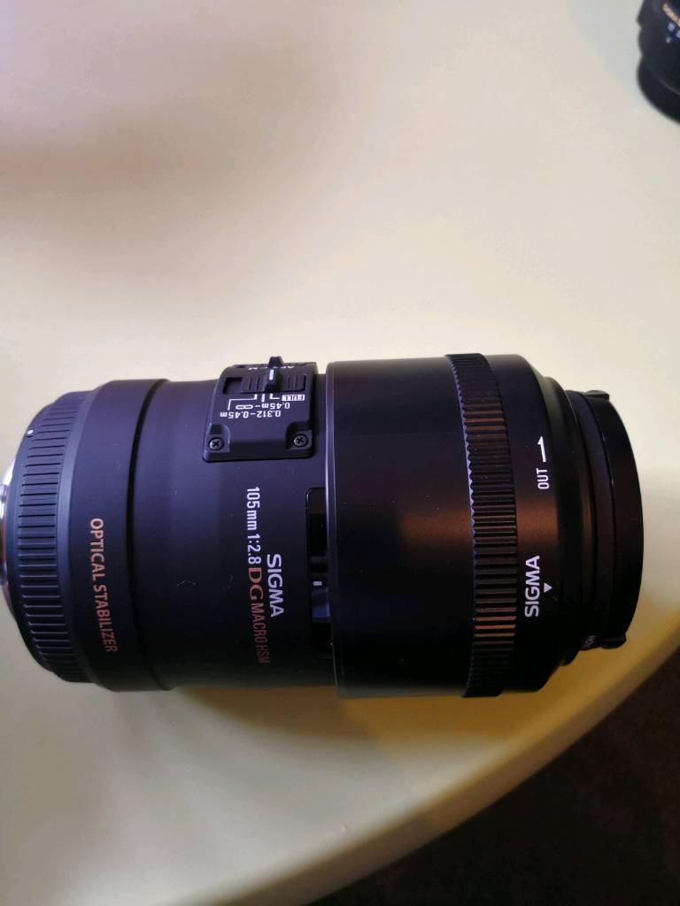 nearly new Sigma 105mm f/2.8 EX DG OS HSM Macro Lens Canon DSLR Cameras