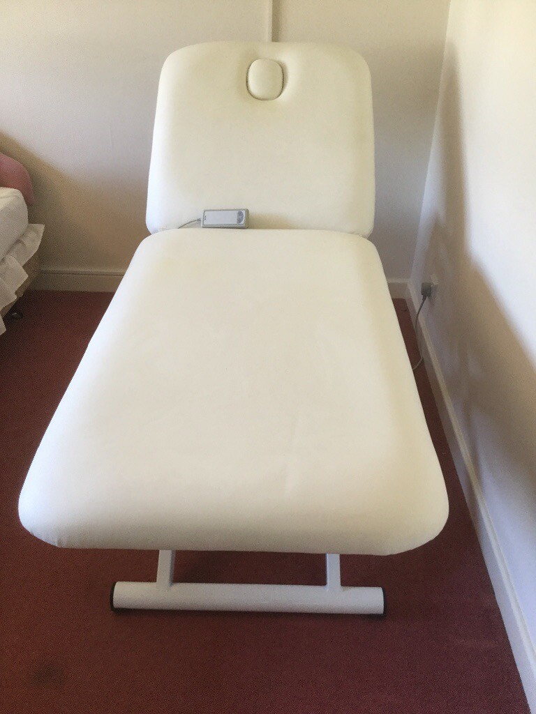 Rem Treatment Beauty Couch Model No 01550 In Chepstow