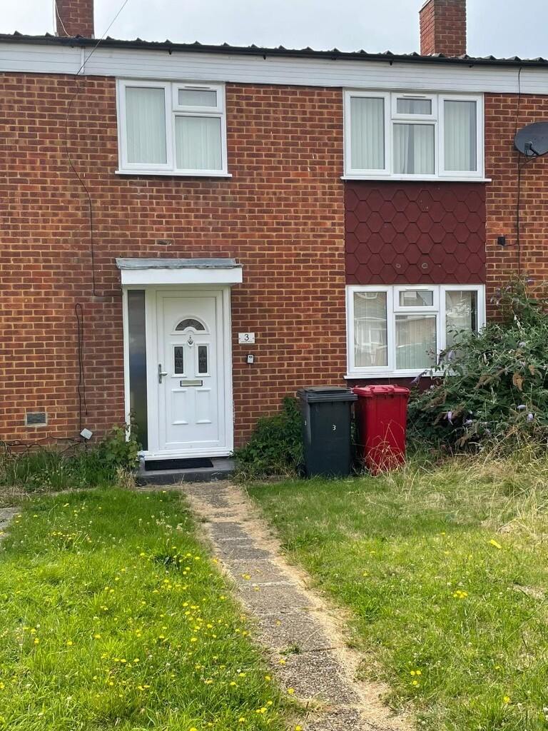 3 bedroom house off Langley Road, Langley, Slough SL3 in Slough