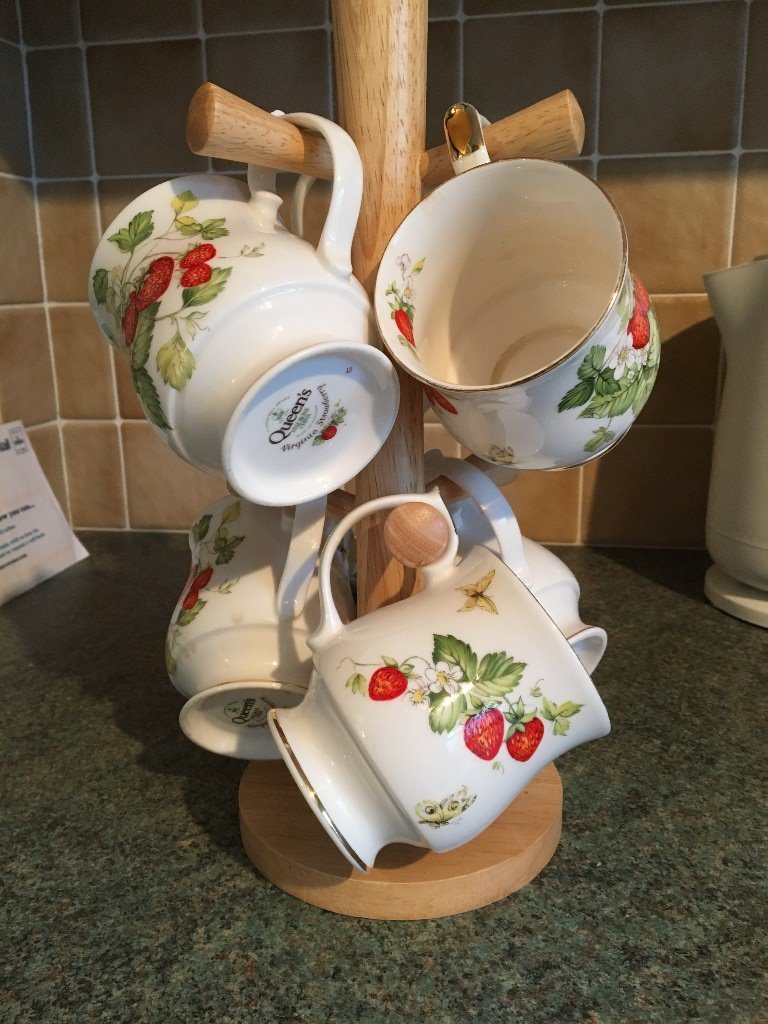 'Queens' Fine Bone China 6 'Virginia Strawberry' Mugs with Wooden Tree