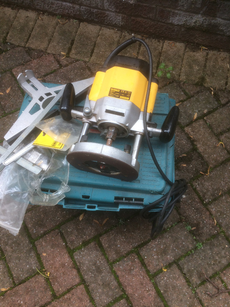 Dewalt 1/2 inch collett router 240v in Wrenthorpe, West Yorkshire