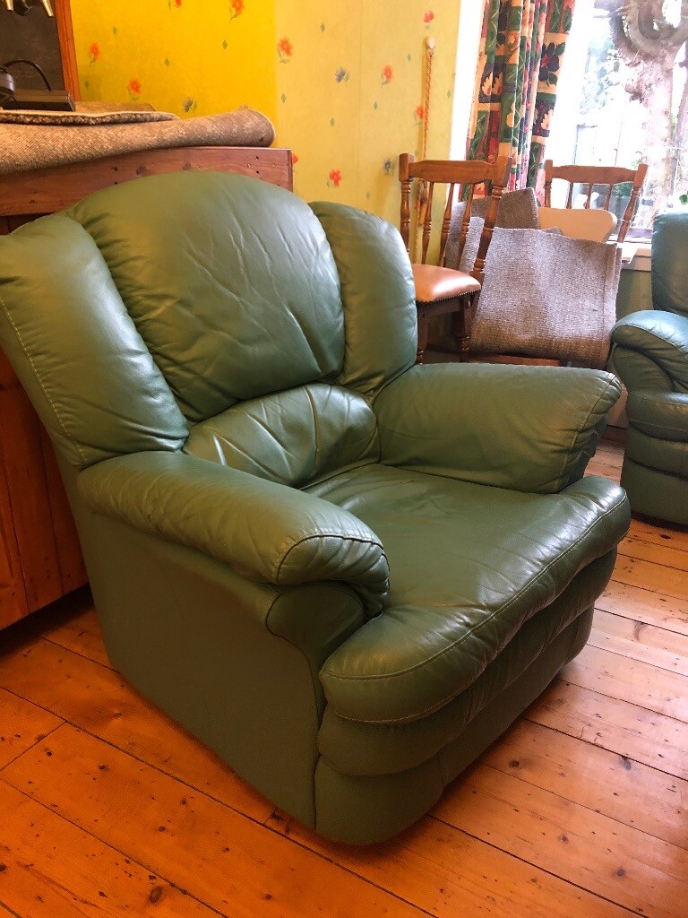 Green faux leather Sofa and 2 chairs set very good conditions in