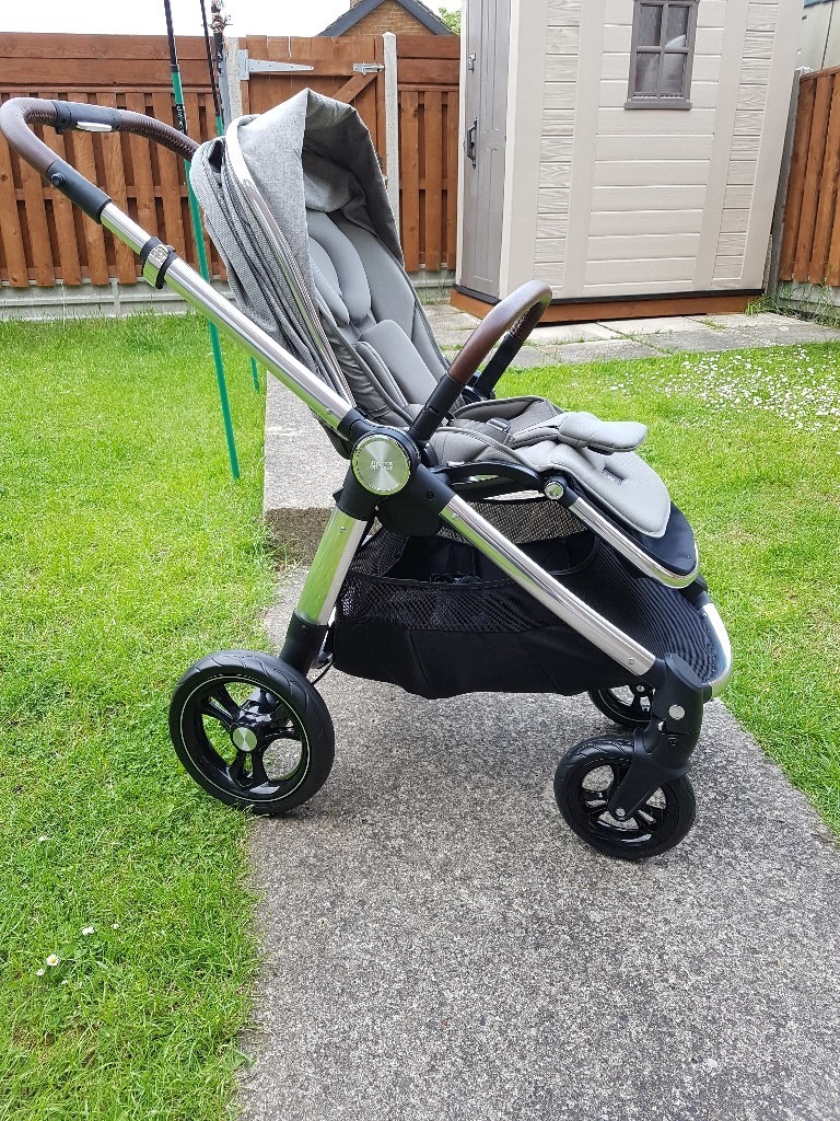 MAMA AND PAPAS OCARRO PUSHCHAIR LATEST MODEL IN LUXURY SAGE in Kingswood, East Yorkshire Gumtree