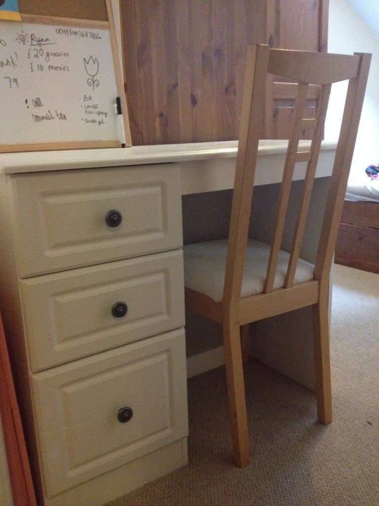 Office Desk: less than one year of use in perfect ...