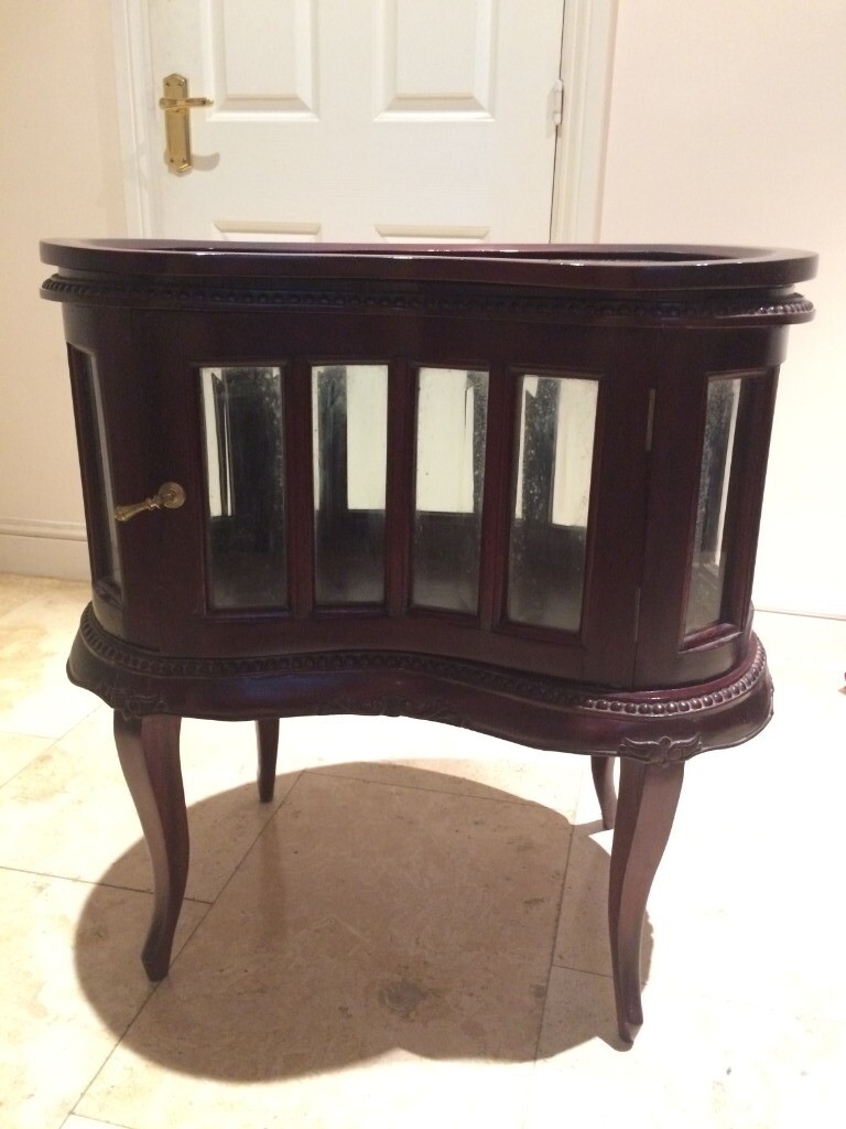 Mahogany Oval Drinks Cabinet In Very Good Condition In South
