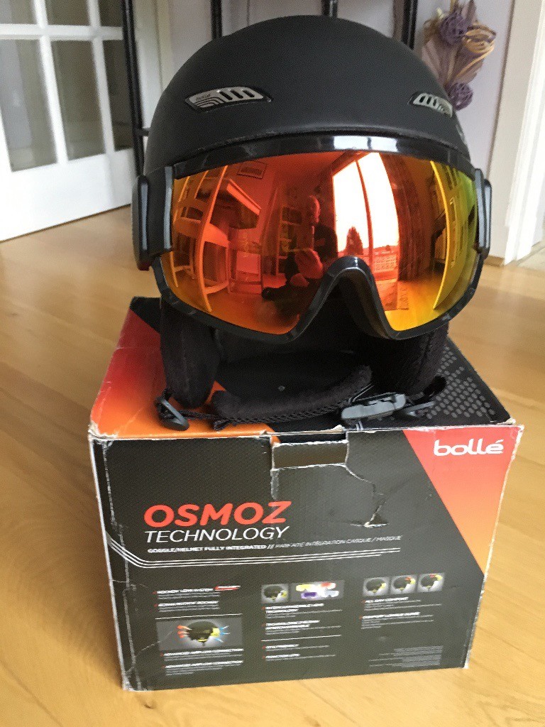 Bolle Osmoz ski helmet with integrated visor / goggles in Aberdeen
