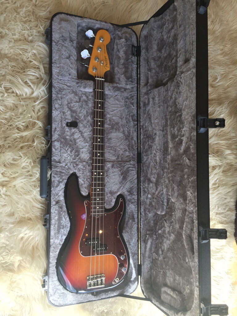 Fender Deluxe Precision/Jazz Bass Moulded Hard Case in London Gumtree