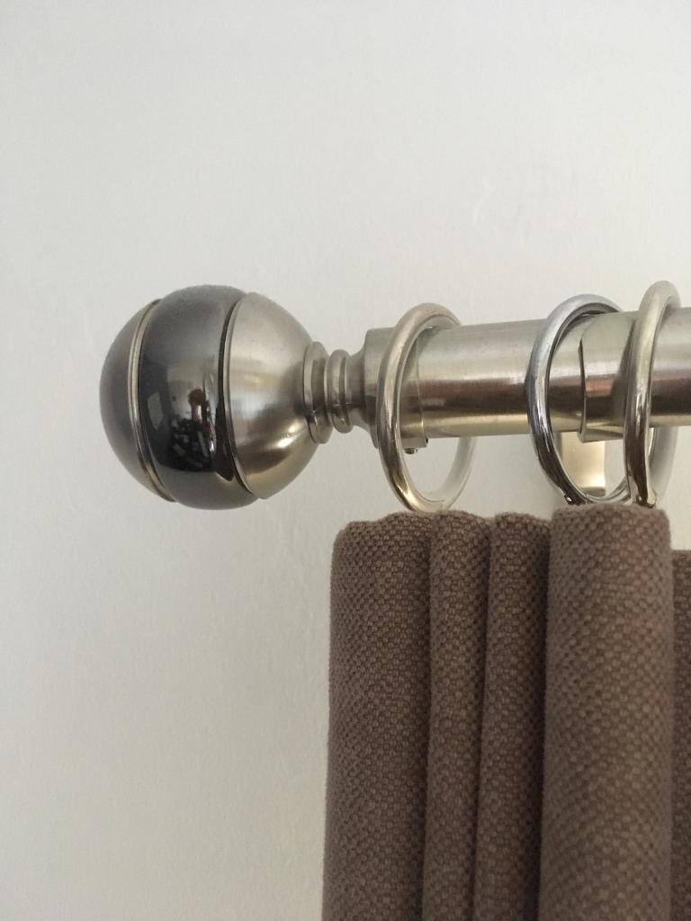 Dunelm chrome extendable curtain pole plus rings in Norwich, Norfolk