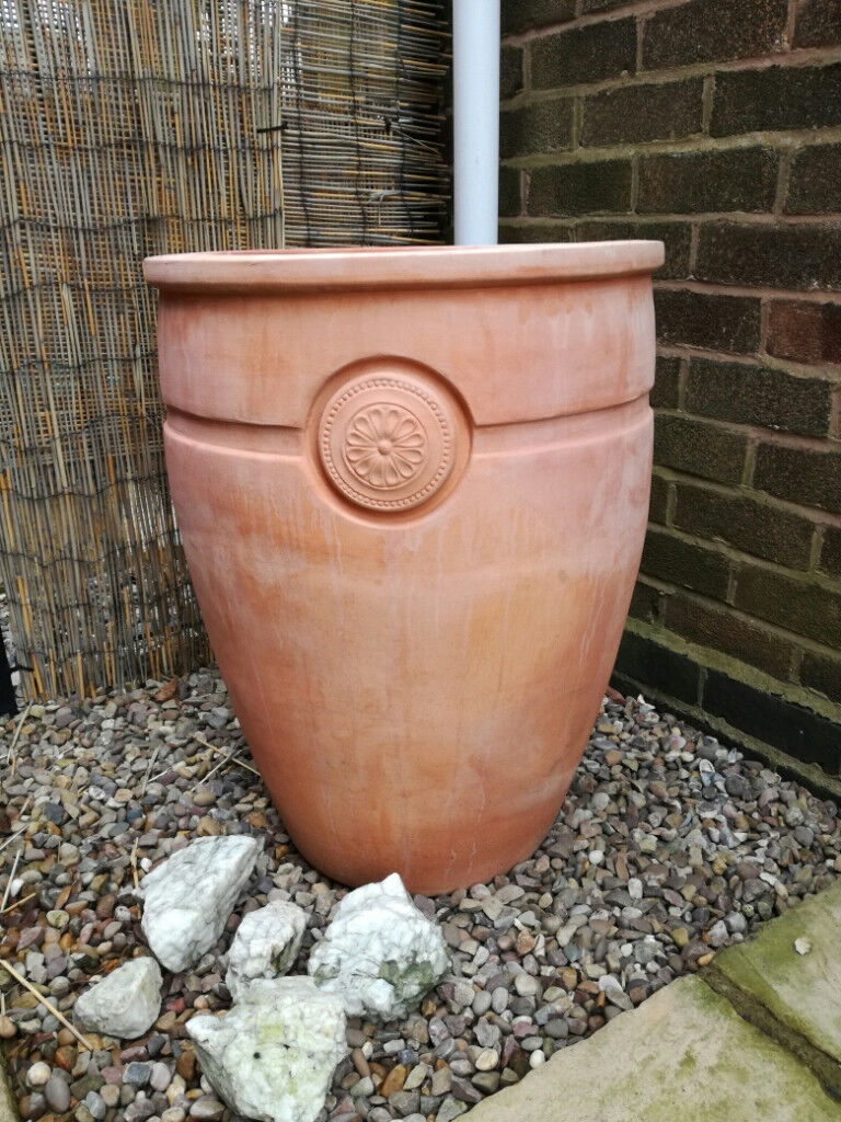 BEAUTIFUL EXTRA  LARGE  TERRACOTTA  PLANT POT  FOR SALE FROST 