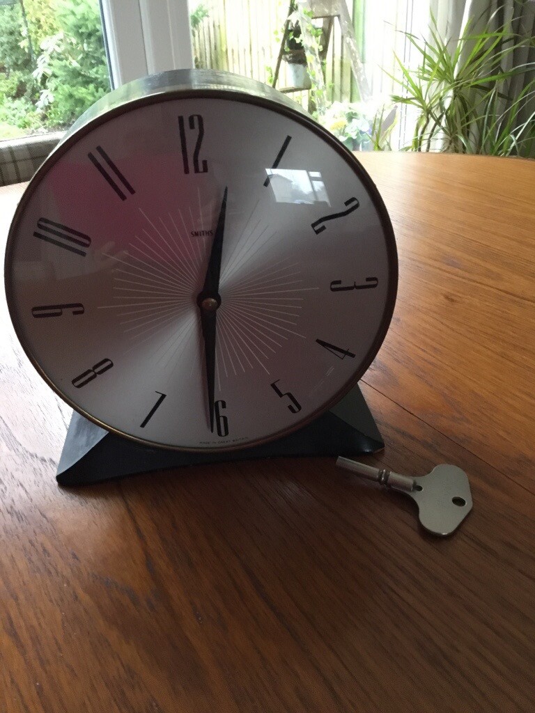 Vintage Smiths wind up , chiming mantel clock in New Milton