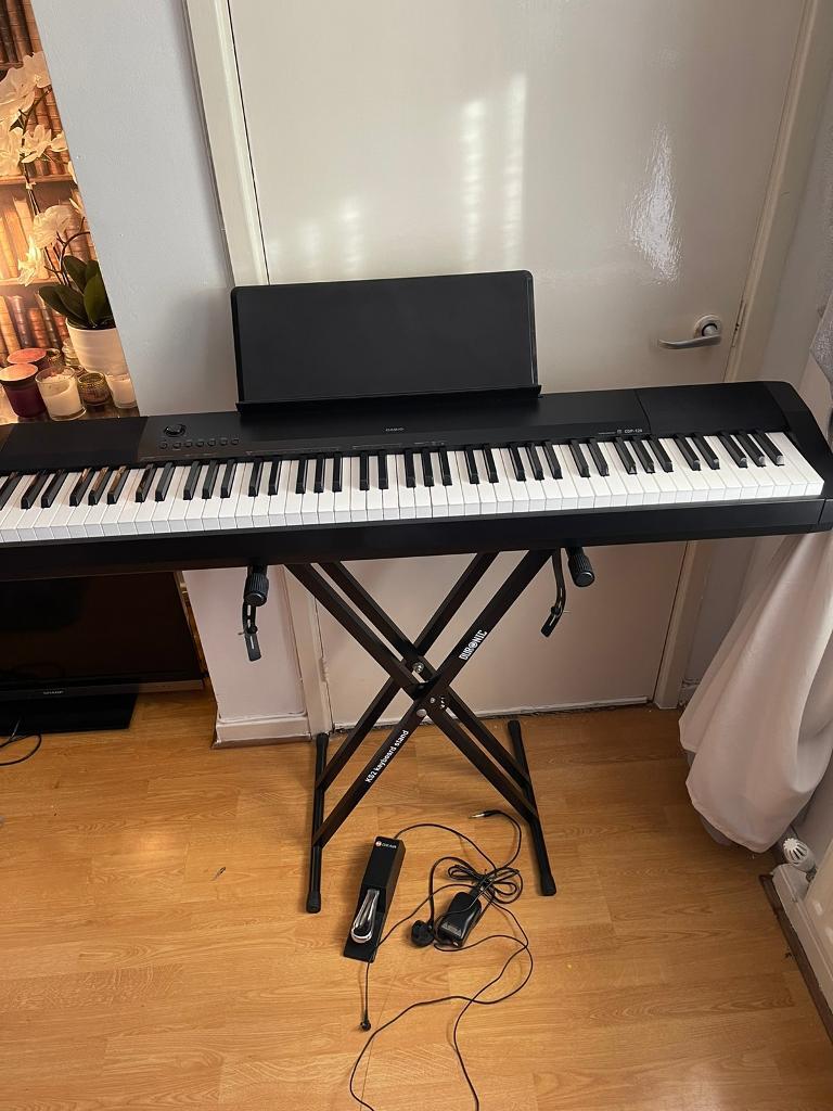 Casio CDP120 keyboard Excellent condition with charger stand p in