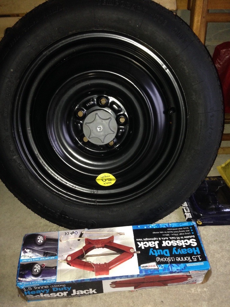 Nissan Juke space saver wheel, jack, brace and fixing nut excellent