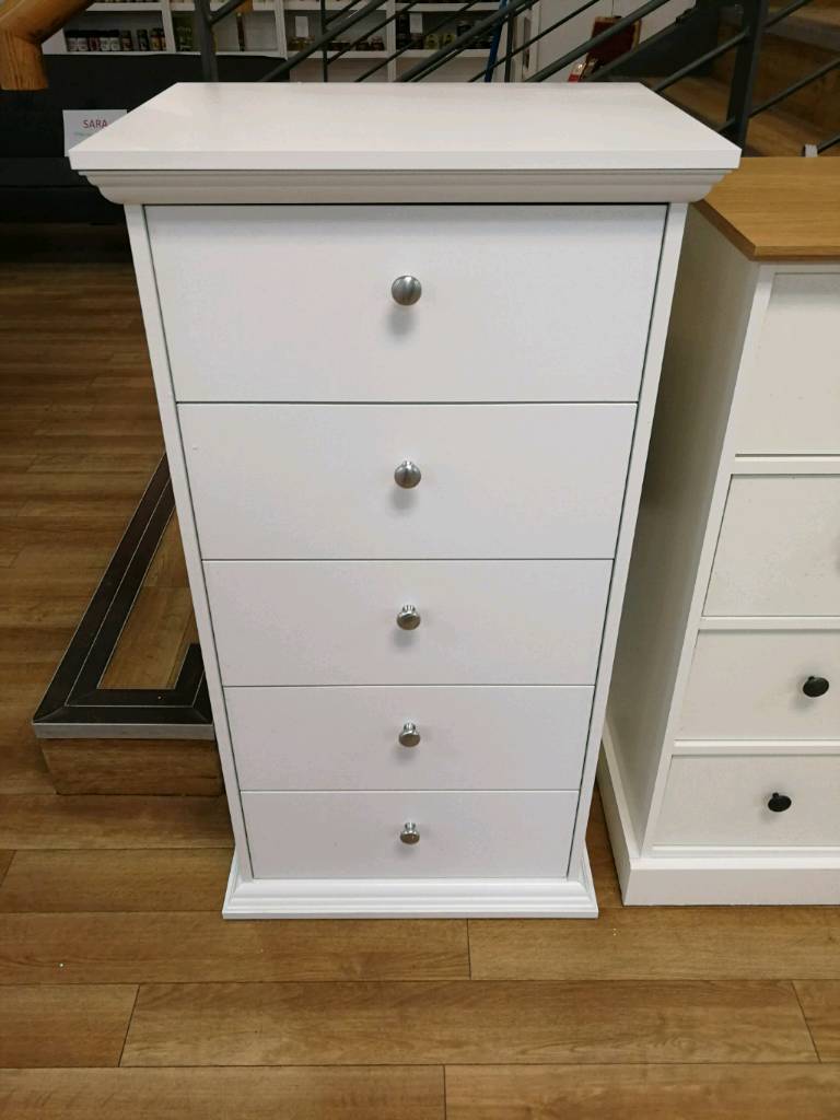 Tallboy white chest of drawers 5 drawers with metal handles in