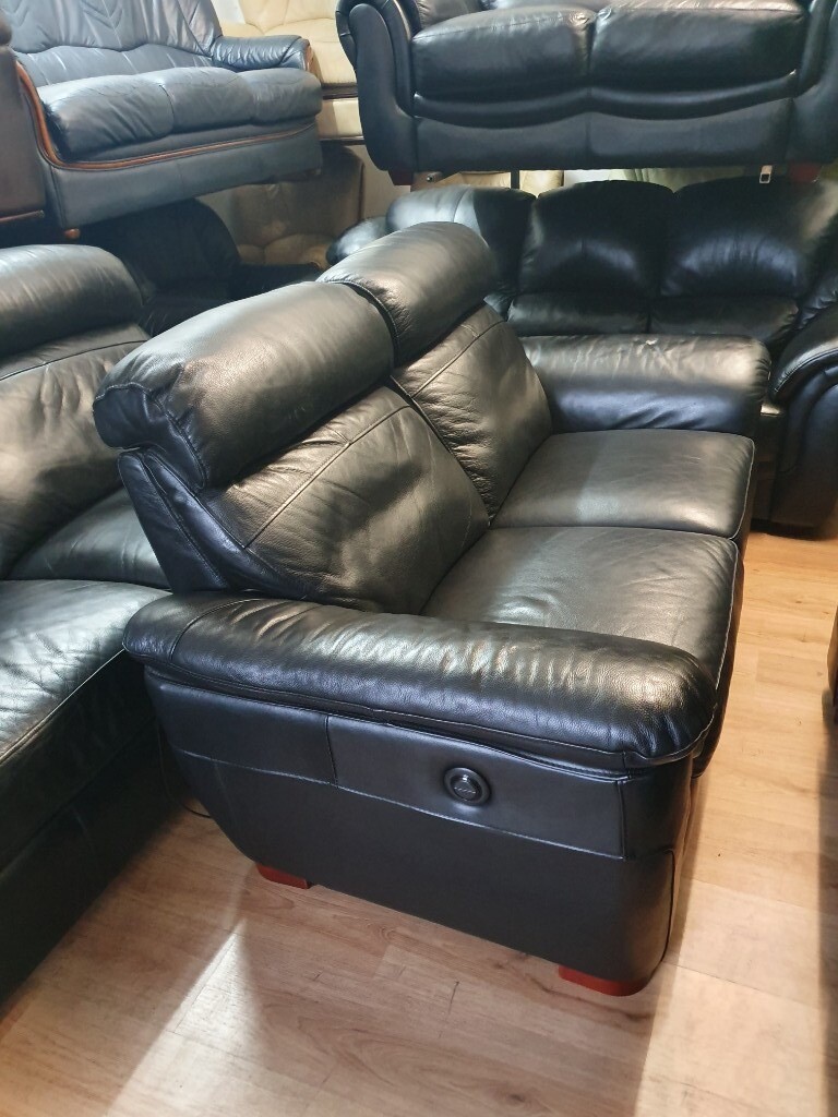 Black leather 3+2+1 power recliner sofas in Broughty Ferry, Dundee