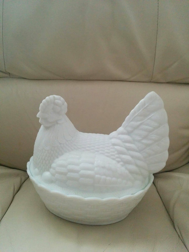 Vintage Milk Glass Chicken Shaped Egg Holder in Gosport, Hampshire