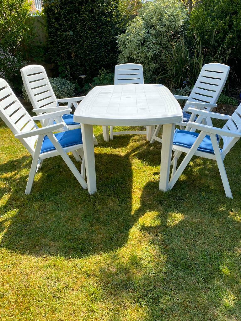 SOLD. Excellent white garden furniture in Thame, Oxfordshire Gumtree