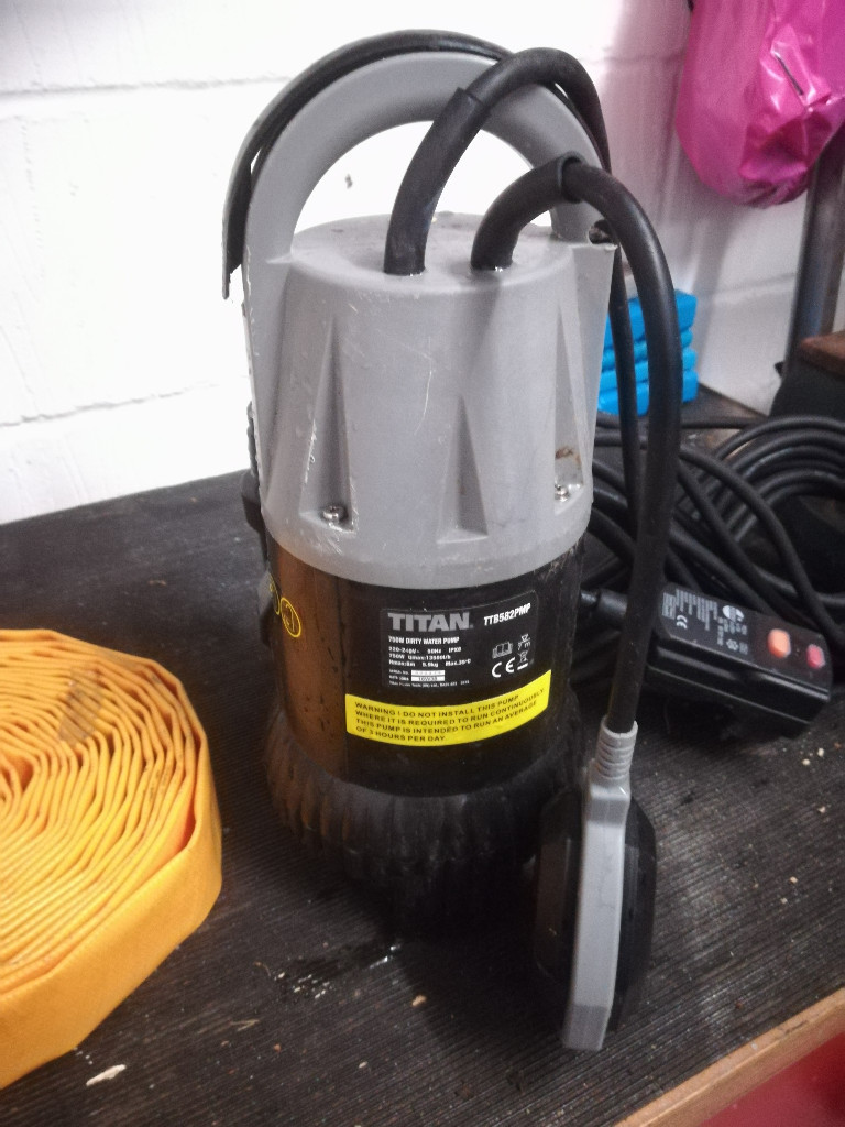 Titan TTB583PMP 750W Dirty Water Pump 220240V complete with outlet