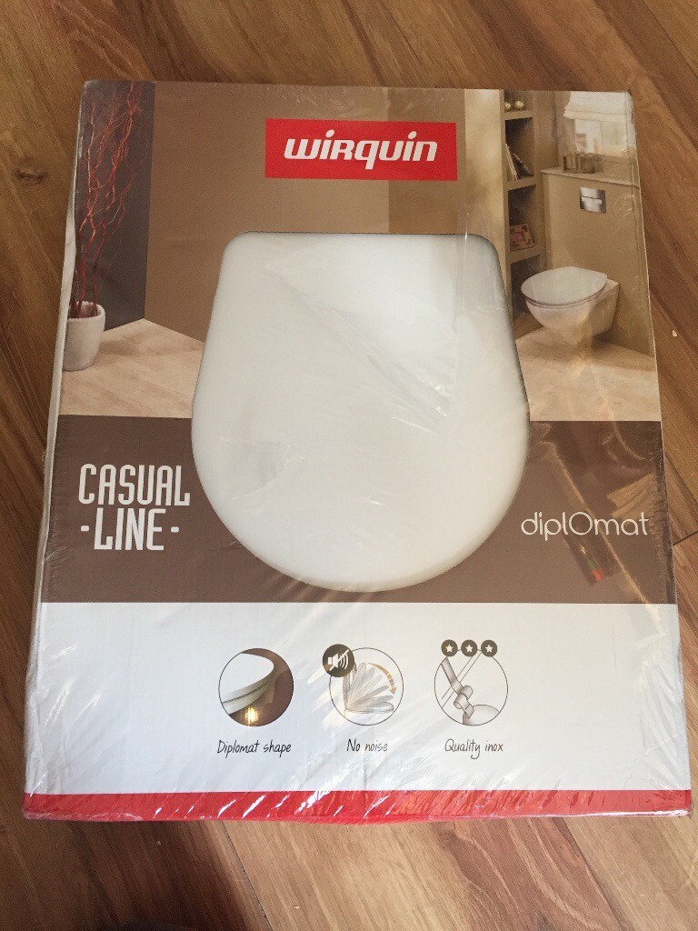 *BRAND NEW SEALED BOX* Luxury soft close universal toilet seat