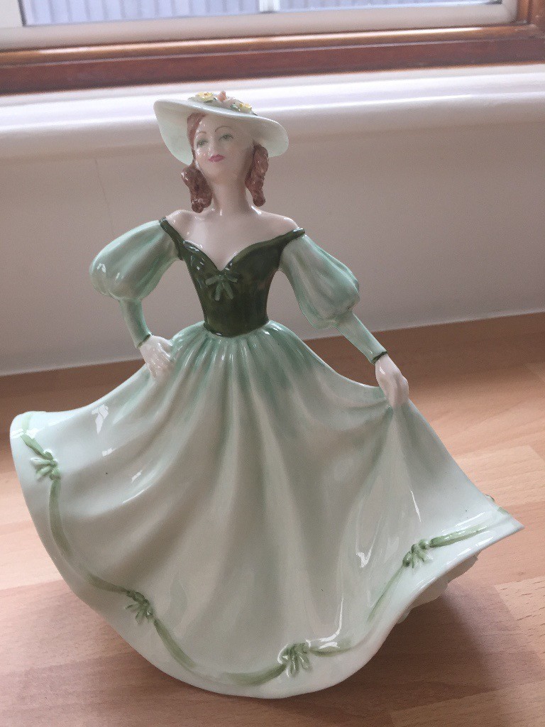 Coalport " Summer Romance " Figurine Ladies Of Fashion Collection 354