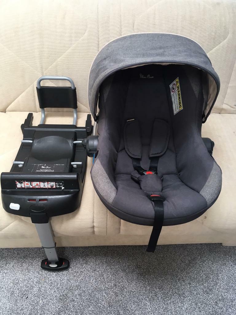 Silver cross baby car seat and isofix base in Woodley, Berkshire