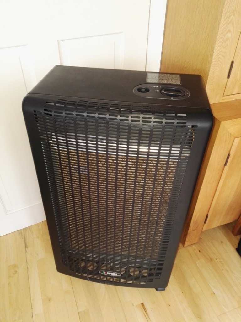 Portable Gas Heater Fire with 3/4 Full + Empty Spare Calor Gas Bottles