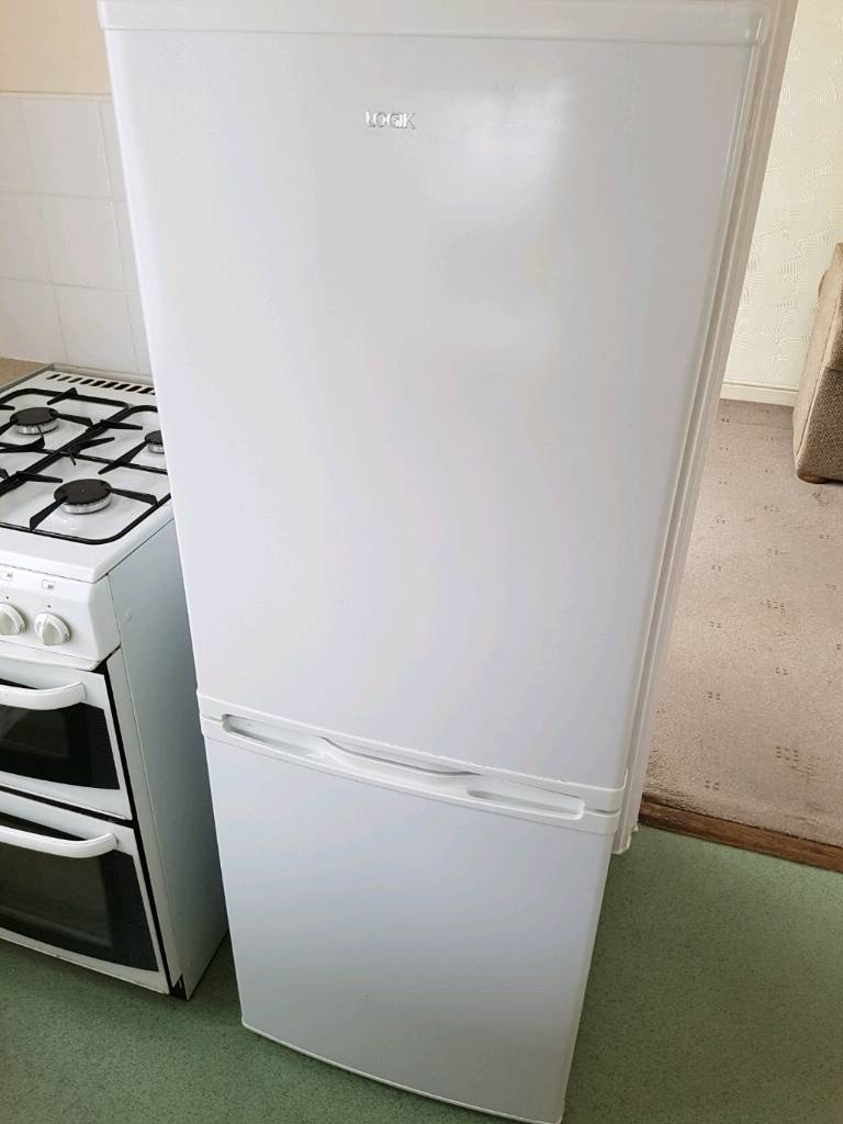 Fridge freezer 500mm wide excellent condition ready to use in