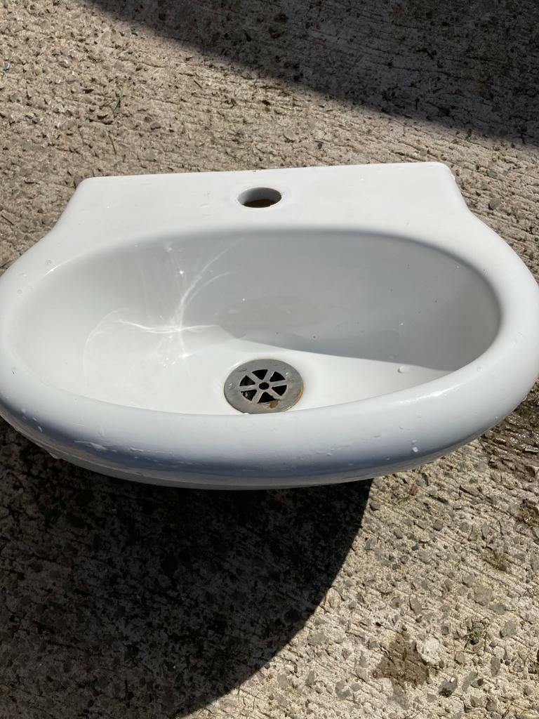 Twyfords white cloak room washbasin.14” x 10” in Liverpool