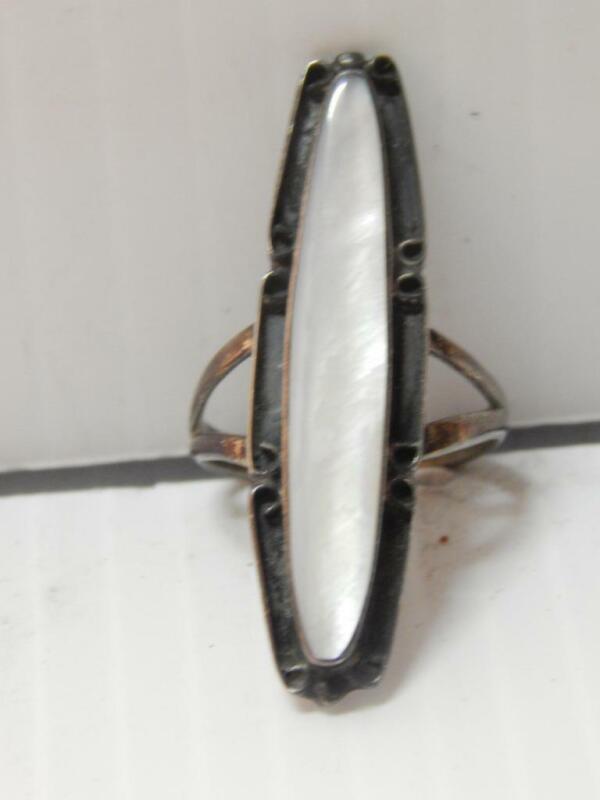 ANTIQUE VINTAGE NAVAJO INDIAN STERLING SILVER + MOTHER OF PEARL RING