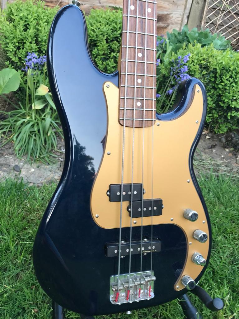 Fender Deluxe Active Precision Bass Special Navy Blue in Richmond
