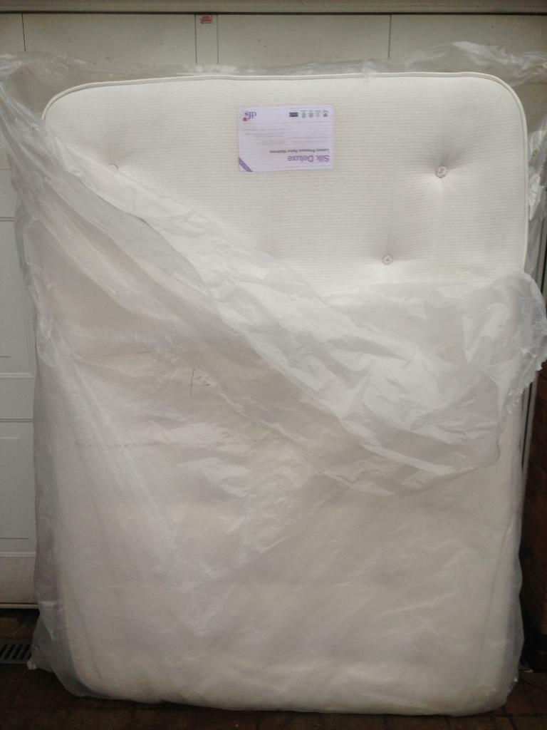 DFS SILK DELUXE MEMORY FOAM/POCKET SPRUNG DOUBLE MATTRESS in Coventry