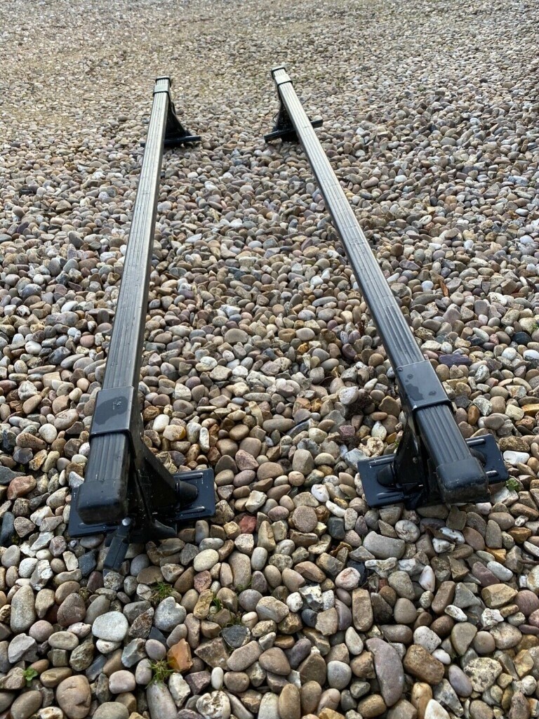 Thule square roof bars 127cm in Sileby, Leicestershire Gumtree