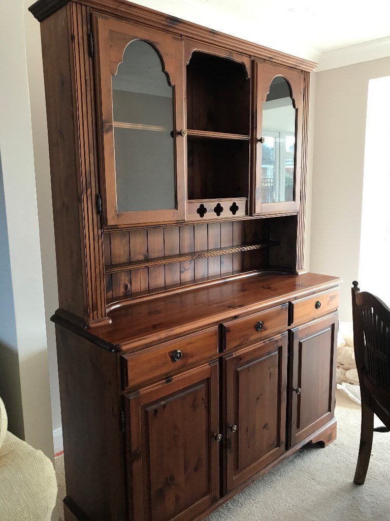 Ducal Hampshire Pine Dresser in Excellent Condition in Salisbury