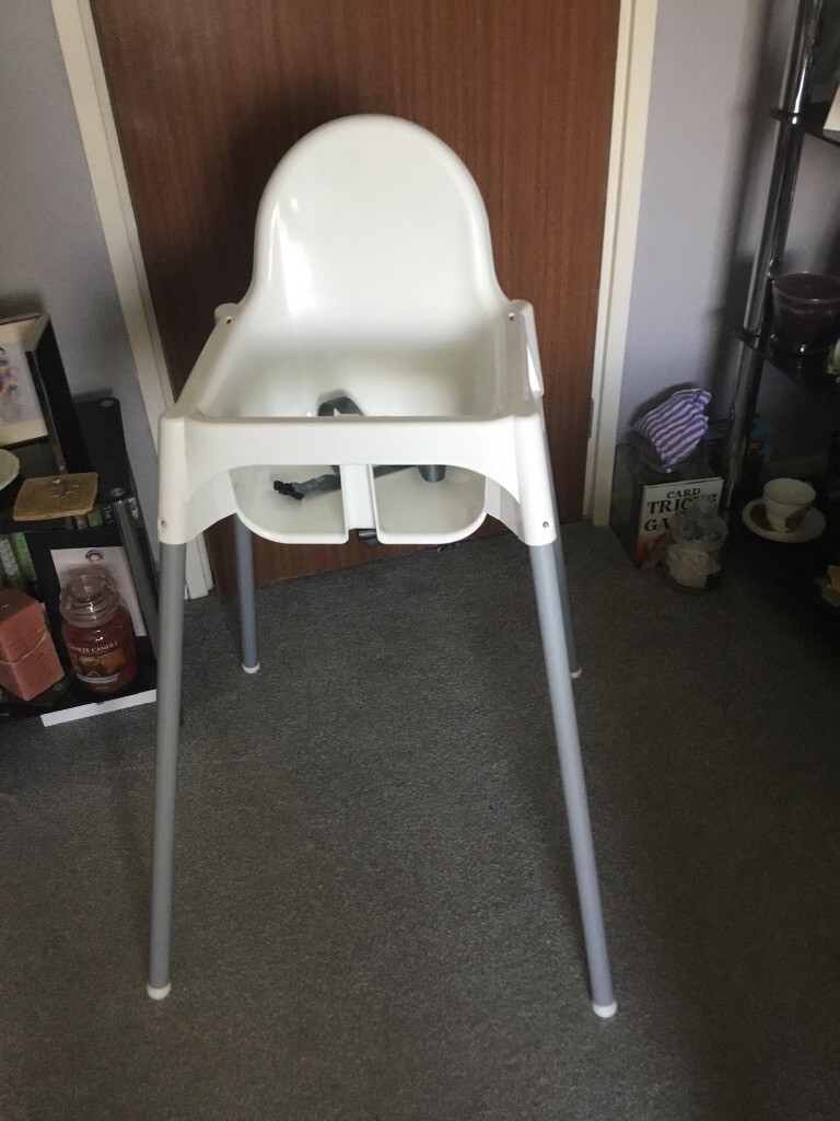 White ikea high chair in excellent condition. in Reading, Berkshire