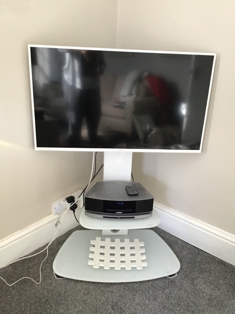 JVC television and stand both in white in Hull, East Yorkshire Gumtree