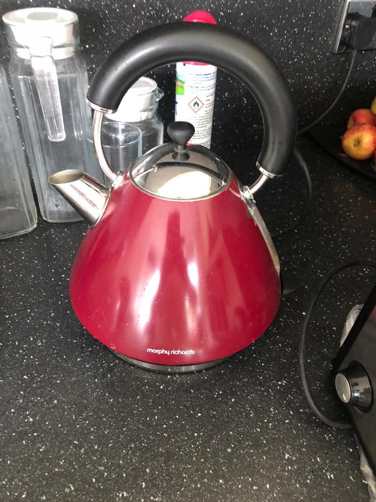 Kettle electric maroon and 4 slice toaster black in Chesser