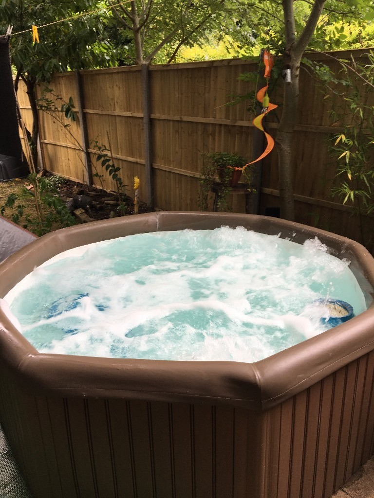 CANADIAN SPA HALIBURTON/MUSKOKA HOT TUB in Reading, Berkshire Gumtree