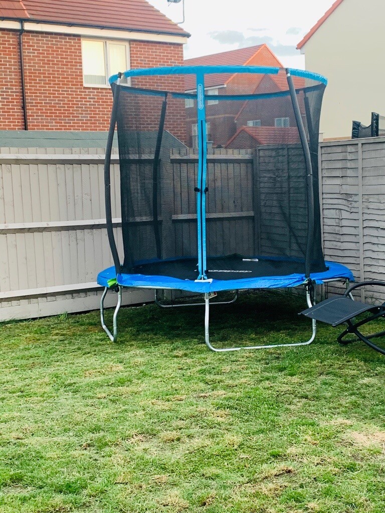 8ft trampoline sportspower with closing enclosure and flip pad in