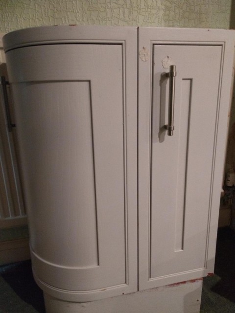 White Curved Kitchen Cabinet Shaker Style Risinghurst In