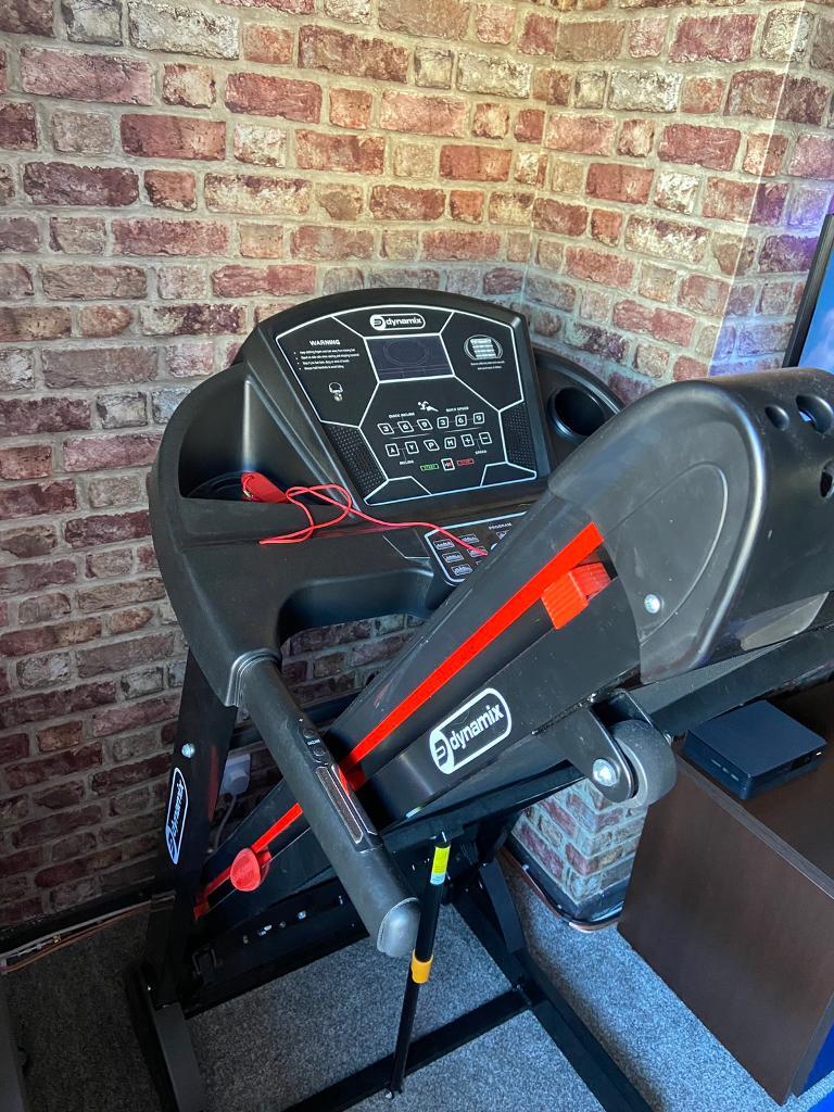 Dynamix T3000C Motorised Treadmill with Auto Incline in Leigh