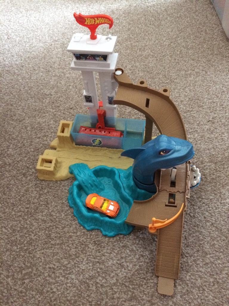 hotwheels-colour-changing-car-set-in-bishops-cleeve-gloucestershire