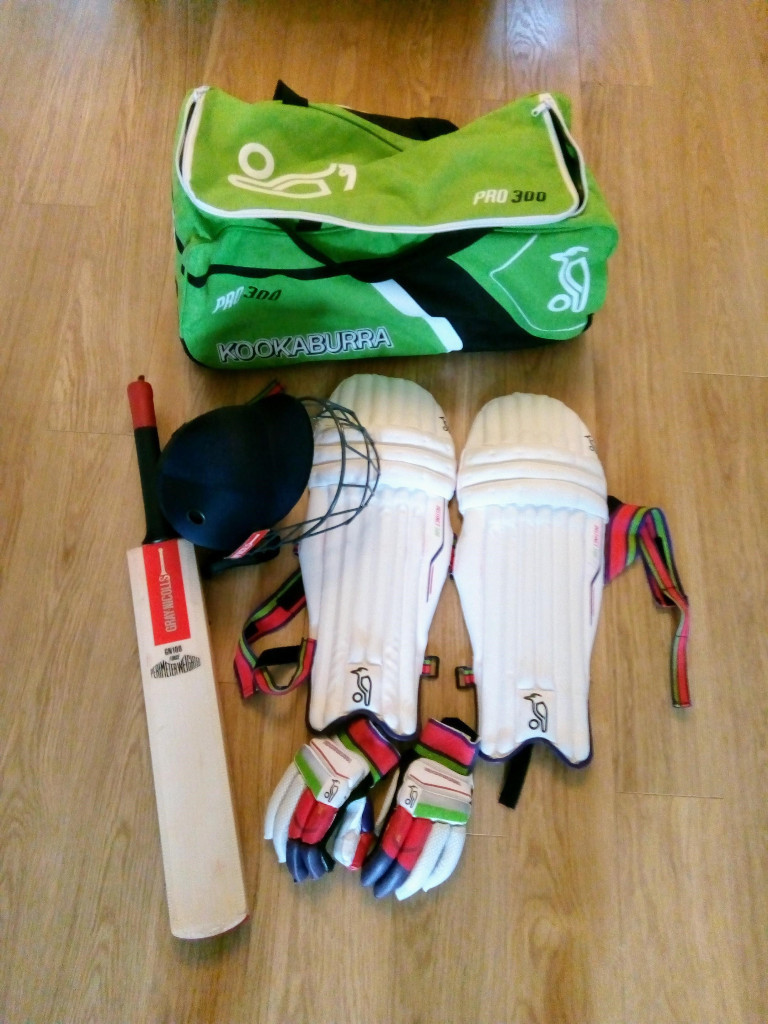 FULL SET KIDS CRICKET EQUIPMENT GLOVES, PADS, HELMET, BAT & BAG