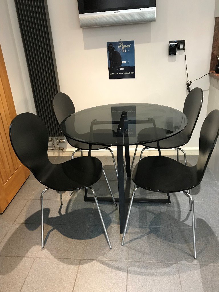 Tempered glass cicular dining table and 4 chairs. 90 cm diameter