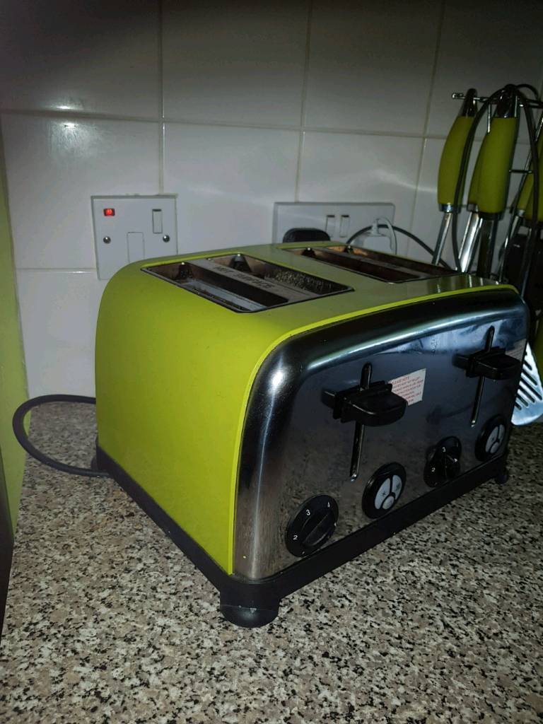 Lime green 4 slice toaster and almost new kettle in Atherstone