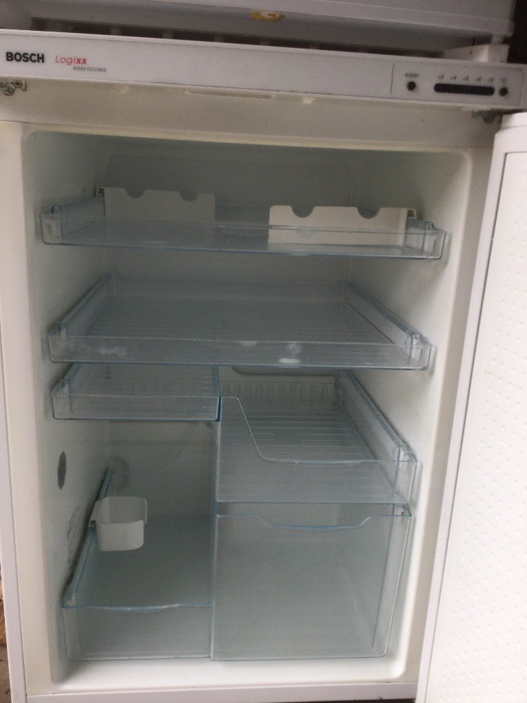 Under counter Bosch Log/XX easy access fridge. Standard 60cm width and