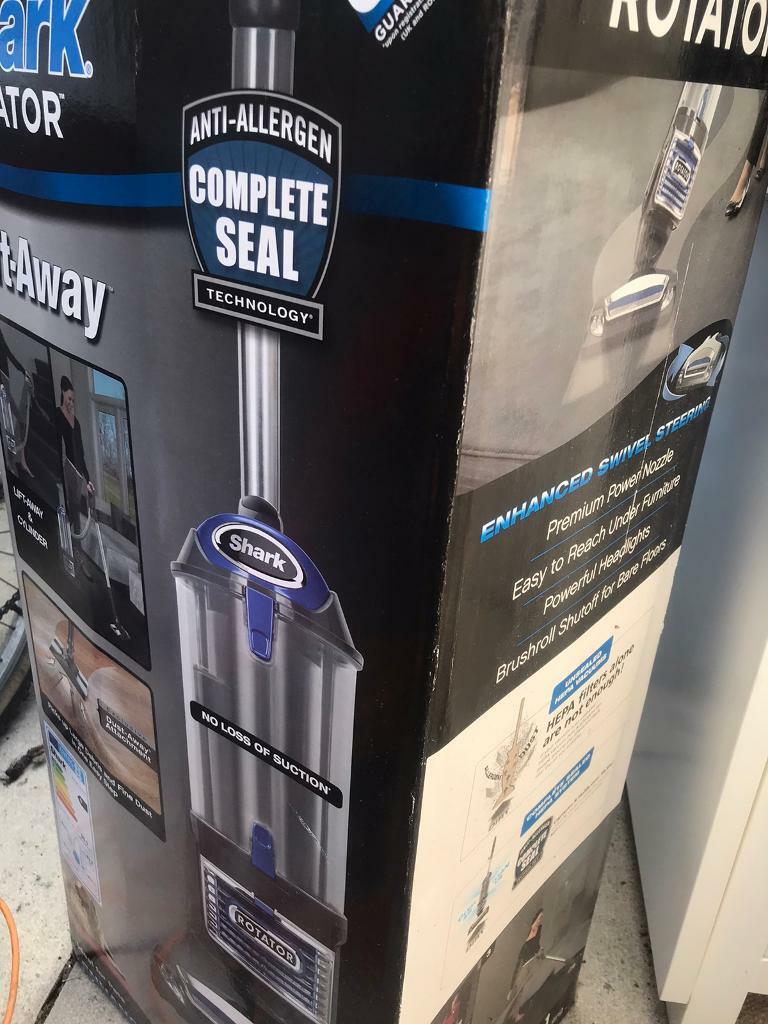 Shark Hoover Lift Away Vacuum Cleaner in Cookridge, West Yorkshire