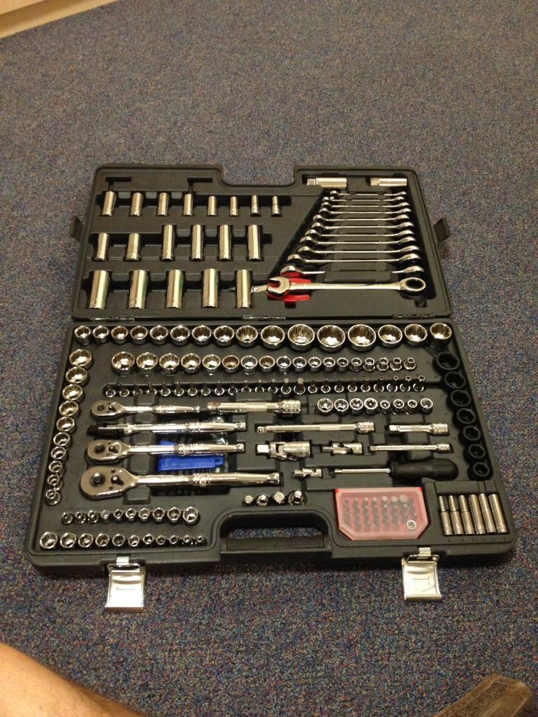 Halfords Advanced 200 Piece Socket and Ratchet Spanner Set in