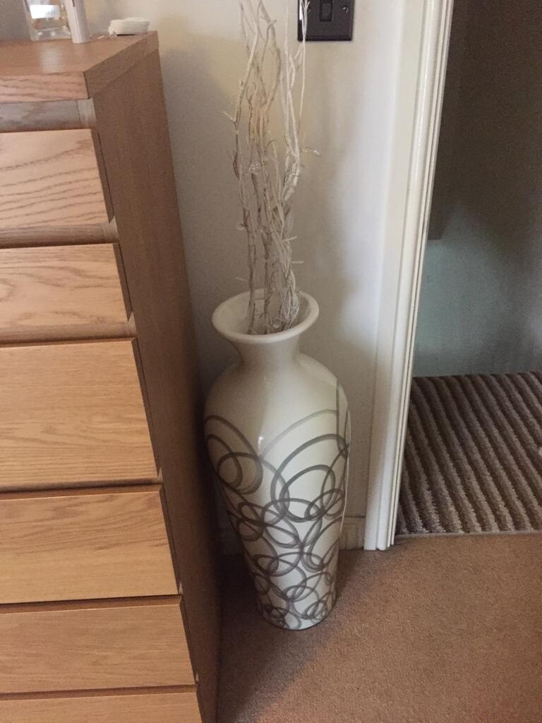 Large Floor Vase In Tonyrefail Rhondda Cynon Taf Gumtree