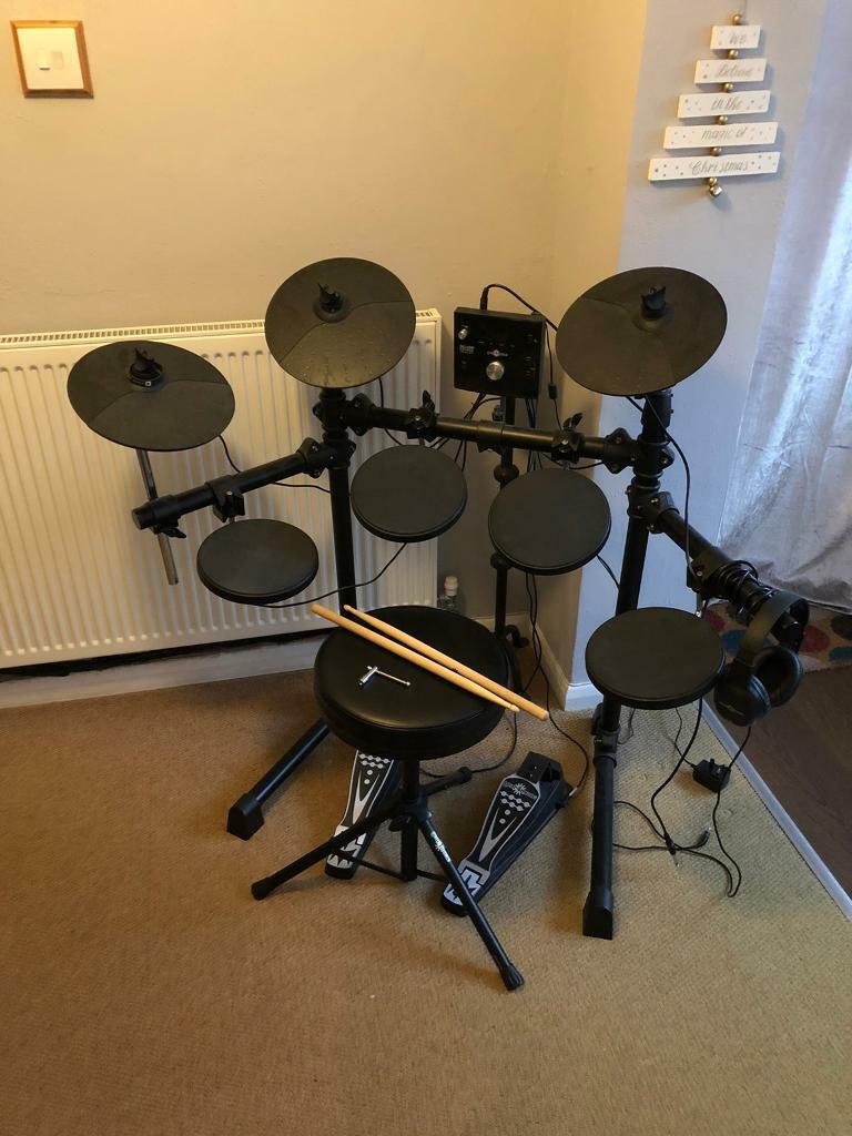 DRUM KIT. Gear4music DD400 Electronic drum kit. in Shepshed