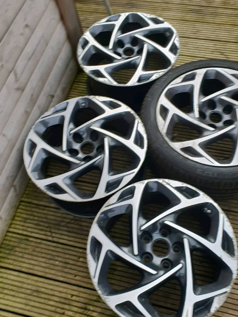 Vauxhall Insignia 19 inch alloys atomic aloys in Paisley