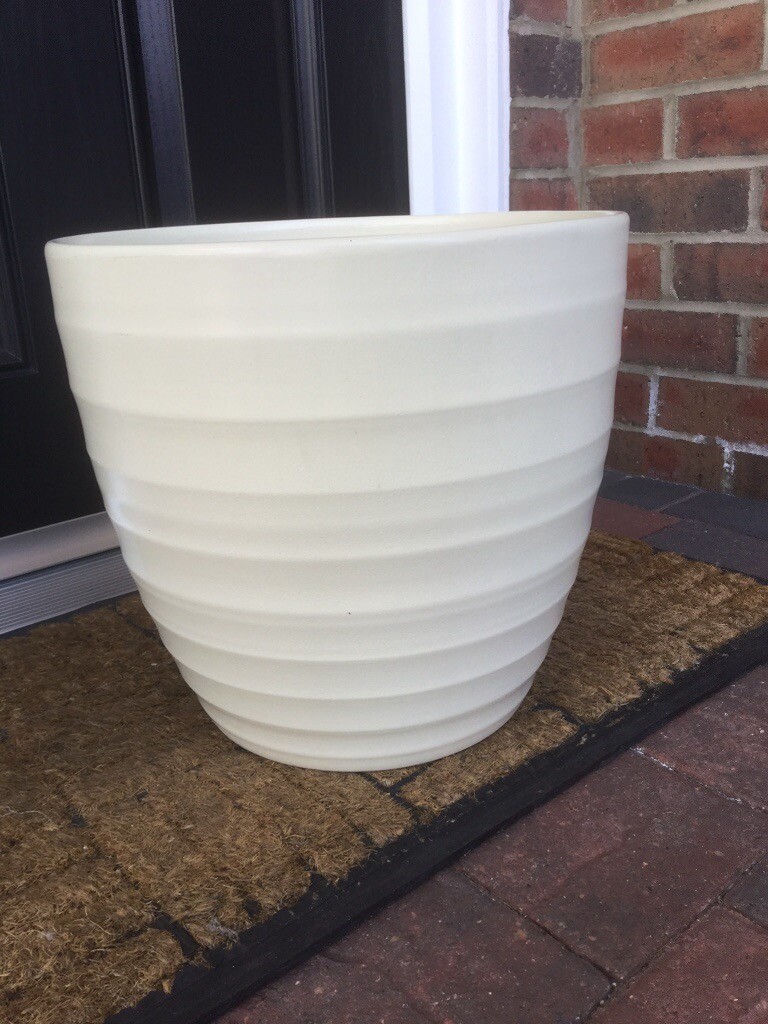 Cream plant pot in Crook, County Durham Gumtree